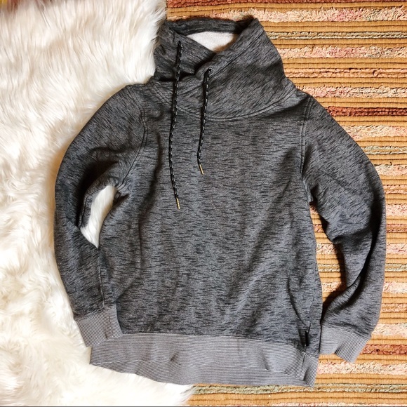 Columbia Tops - Columbia Pullover Sweatshirt Grey EUC Medium